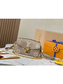 Сумка Pochette Metis East West Louis Vuitton подарок LV 221372644 купить за 7 266 ₽ в интернет-магазине Wildberries