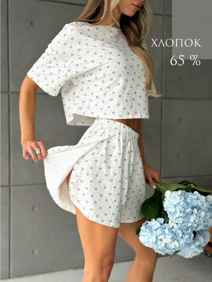 Пижама с шортами и топом...