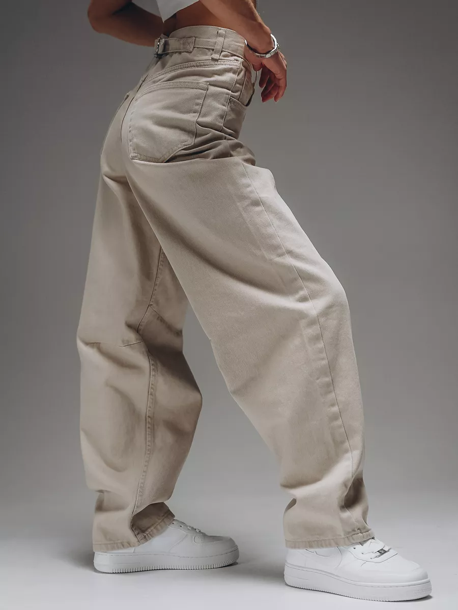 Топтық порно видеолардағы семіз қыздар Ол маған үйсіз адамды әкелді.