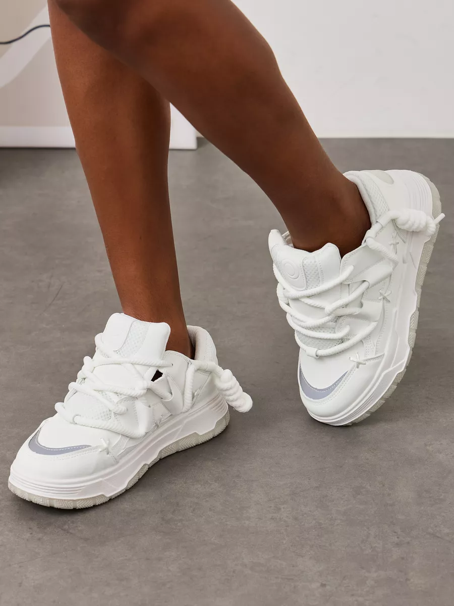 Кроссовки с большими шнурками кожаные