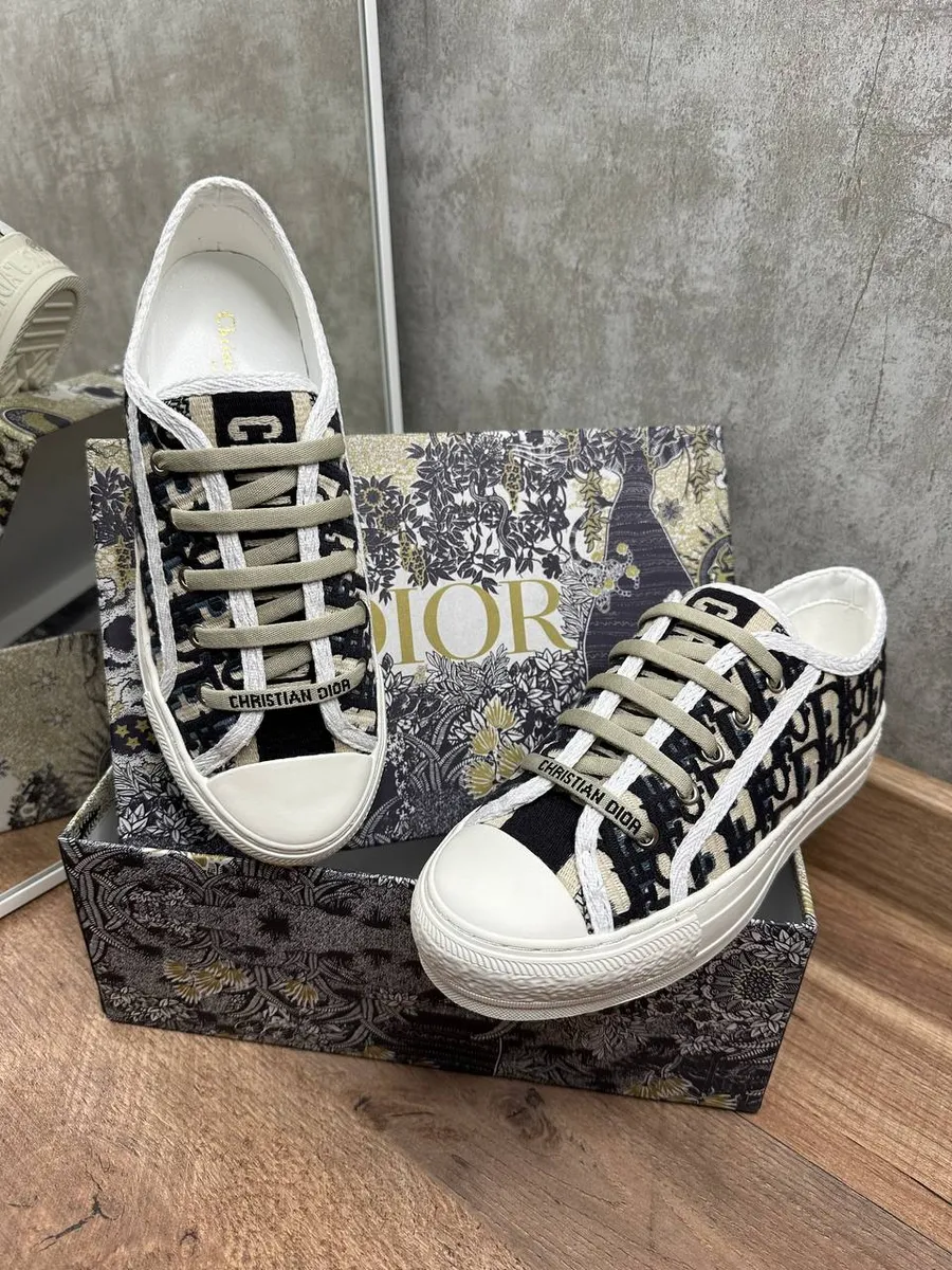 Әуесқойлық кросс-крессер дилдодан кончалар