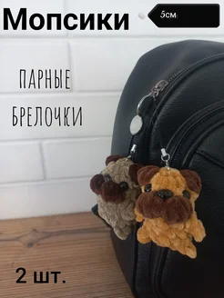 Вязаная игрушка брелок мопсик