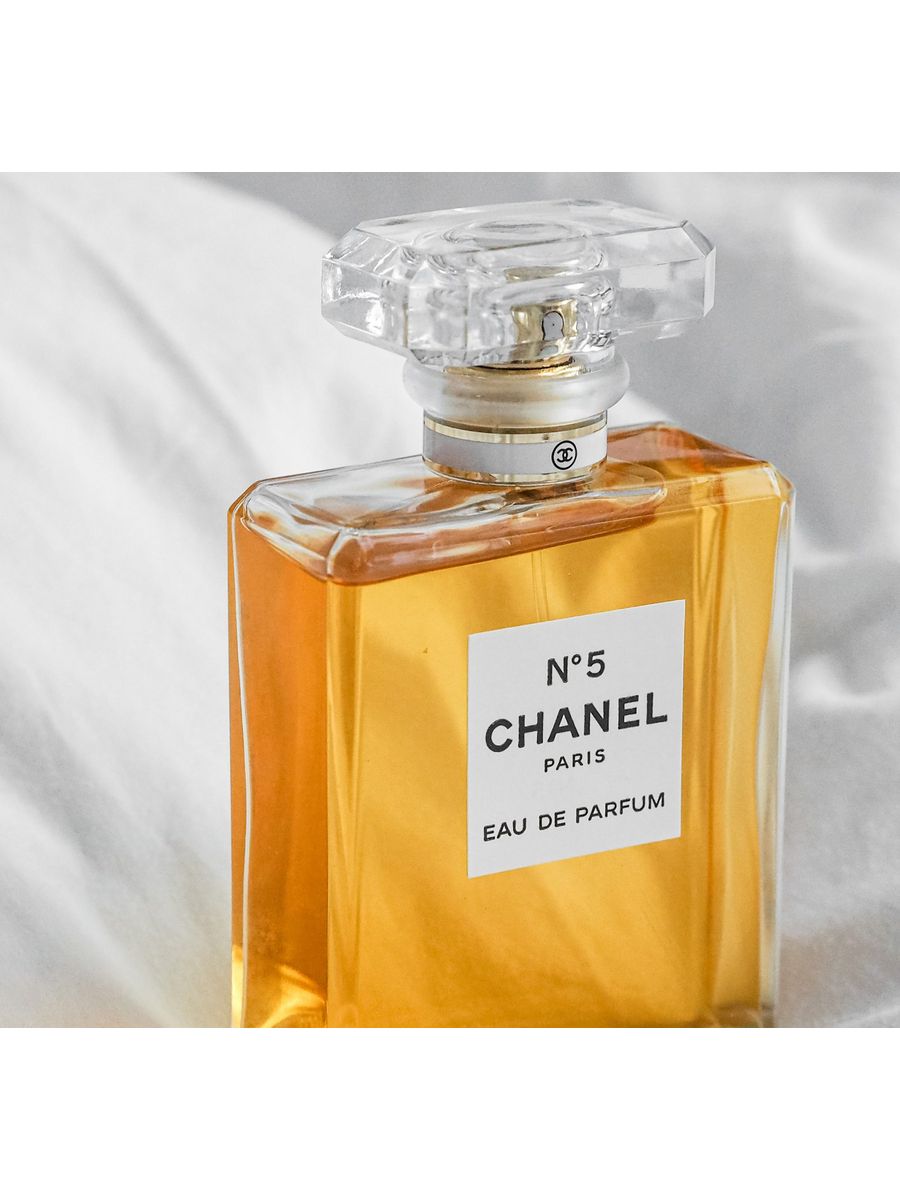 Духи шанель названия. Chanel 5 l'Eau. Духи Шанель 5 оригинал. Коко Шанель духи 5. Духи Шанель номер 5.