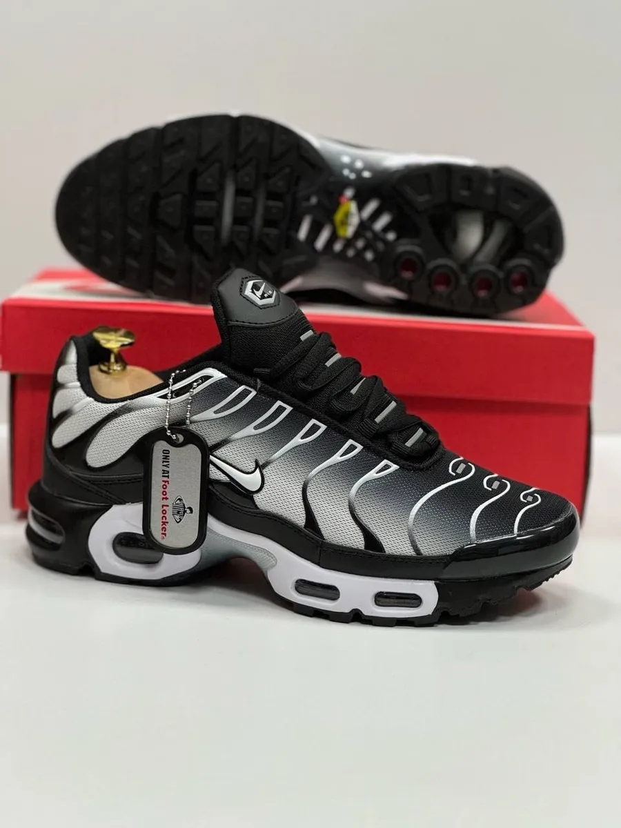 Nike air max plus grey white best sale